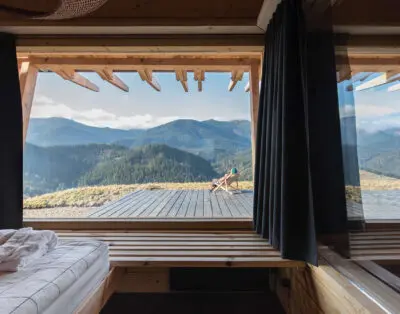 Сховок у Карпатах — три будинки посеред гір