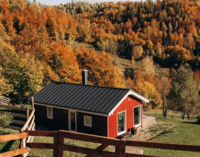 Хитра Стайня / Будинок «Сліди Лиса»